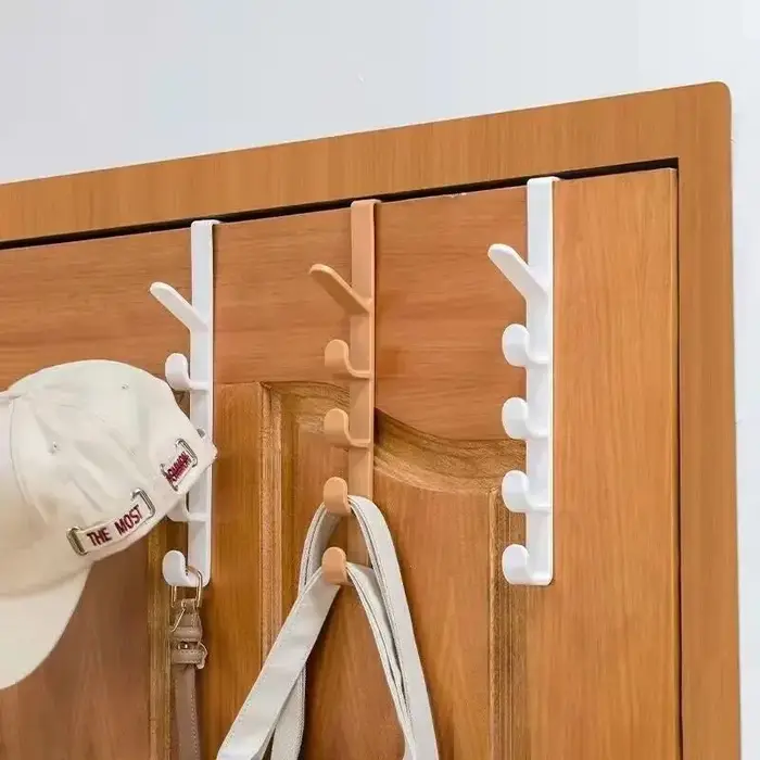 Derrière la porte patère cintre