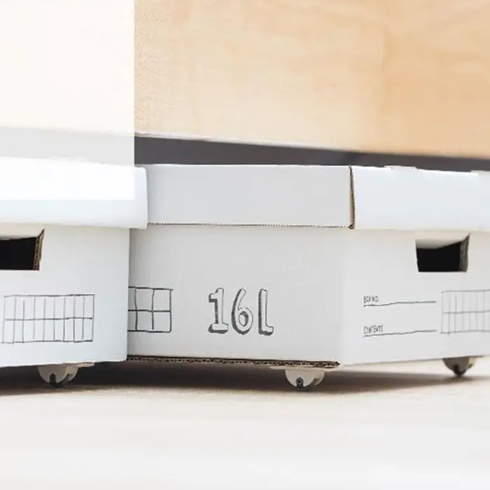 Roulettes auto-adhésives pour boîte de rangement
