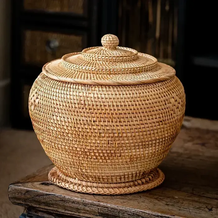 Boîte de rangement en rotin tissée à la main avec couvercle