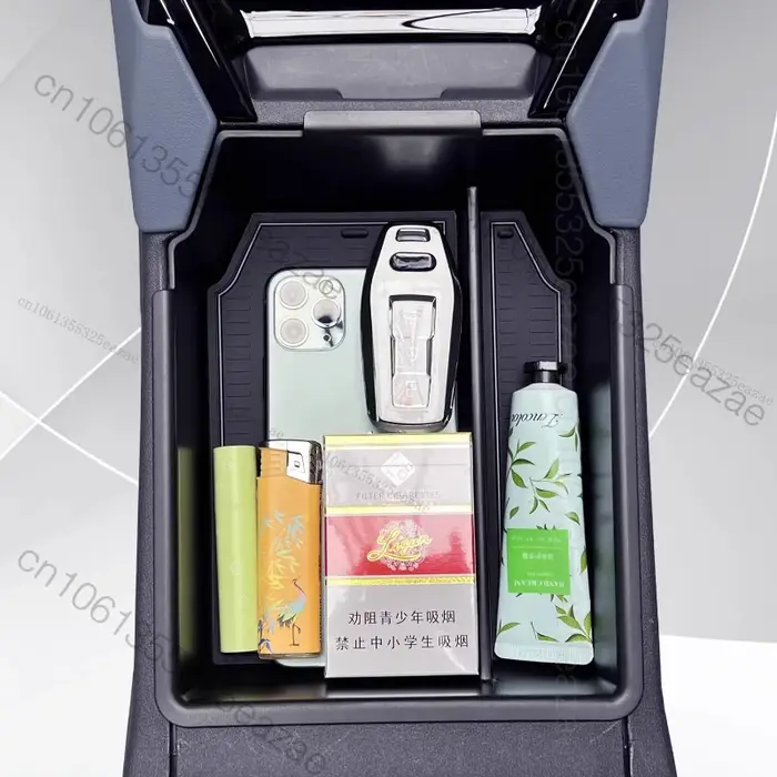 Boîte de rangement à plusieurs niveaux pour accoudoir