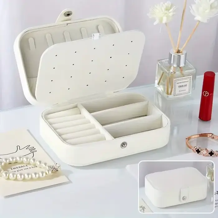 Une boîte à bijoux en flanelle
