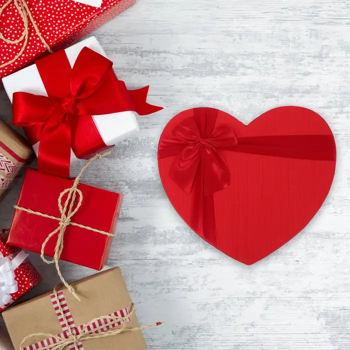 Boîte-cadeau en forme de cœur pour la saint-valentin