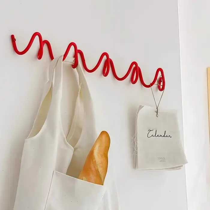 Porte-manteau ondulé créatif