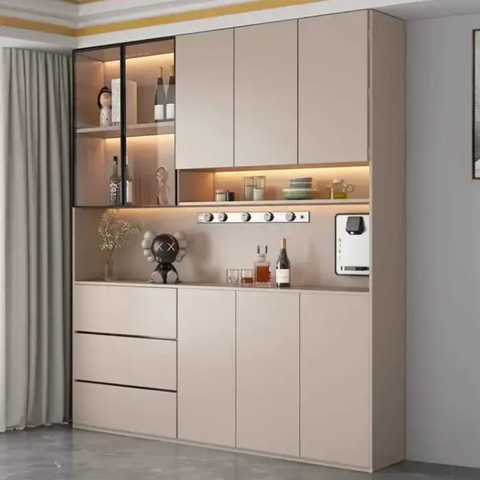 Buffet autoportant avec portes en verre et portes de proximité