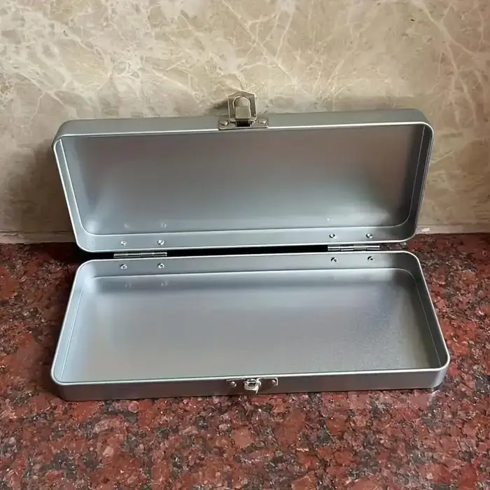 Boîte rectangulaire en métal gris argenté Durable avec couvercle