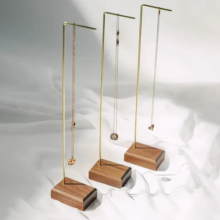 Porte-boucles d'oreilles en bois et métal