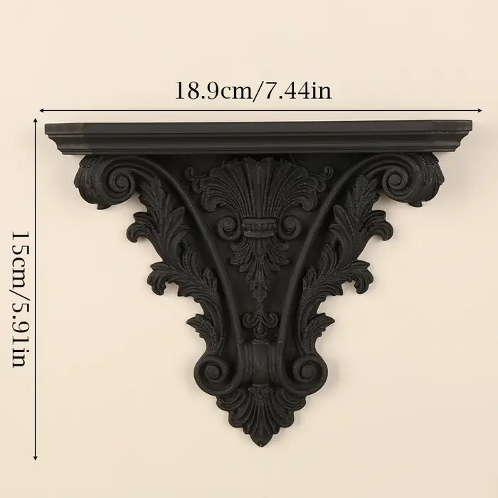 Étagère murale sculptée de style rétro européen pour un intérieur sombre, idéale pour le rangement e