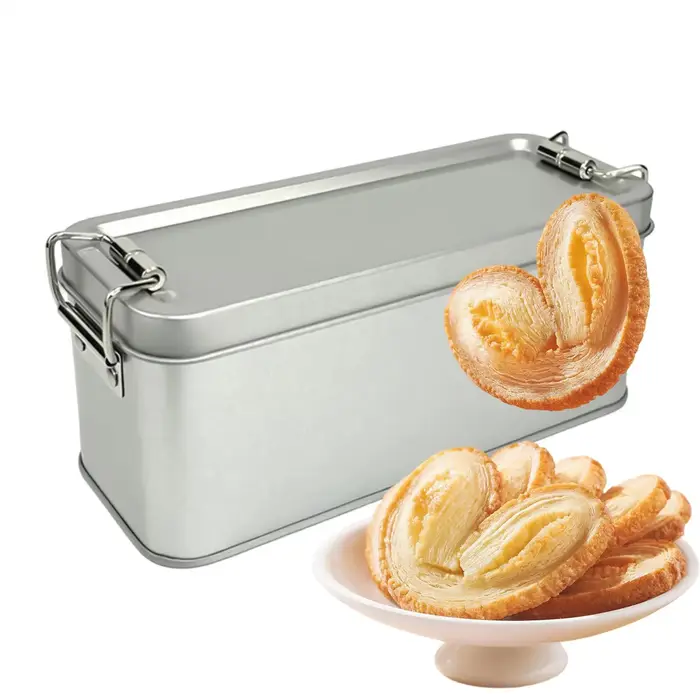 Boîte en métal rectangulaire vide
