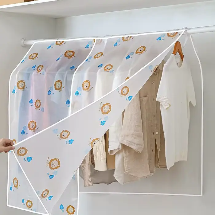 Housse anti-poussière translucide pour vêtements domestiques