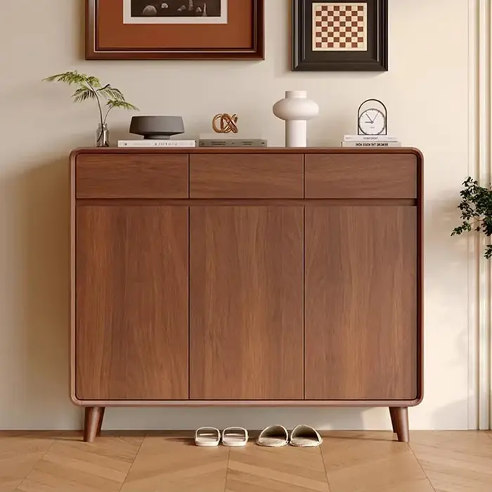 Meubles à chaussures intégrés au mur pour l'entrée de la maison