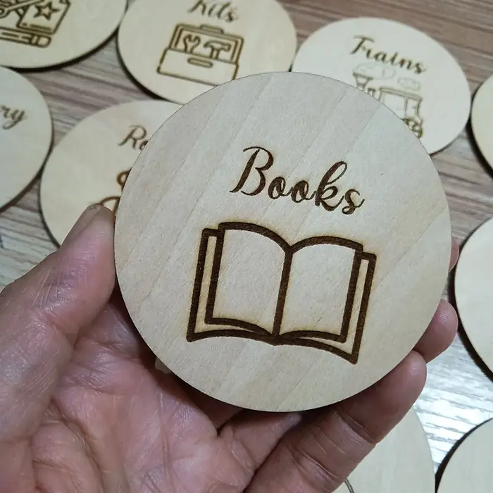 Étiquettes de rangement en bois pour la décoration de la chambre d'enfant