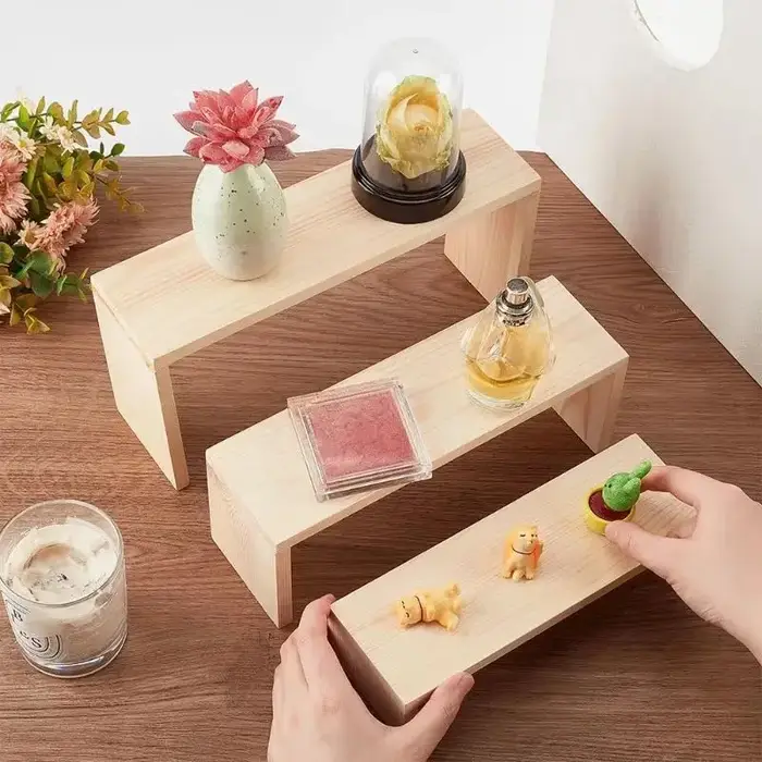 Présentoir en bois à niveaux pour comptoir