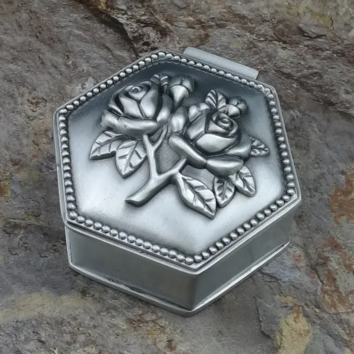 Boîte à bijoux en métal rétro de petite taille, fleur Vintage sculptée, décoration de maison, étui à