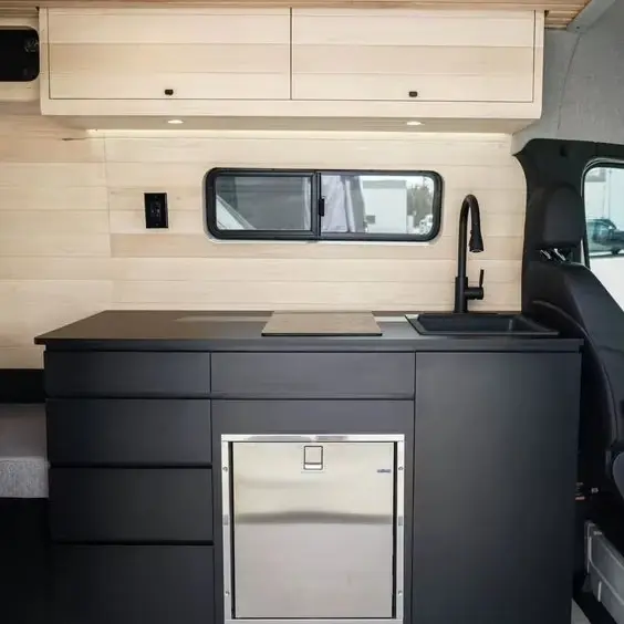 Armoires de camping-car en aluminium sur mesure avec tiroirs