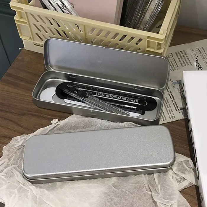 Boîte à stylos en métal