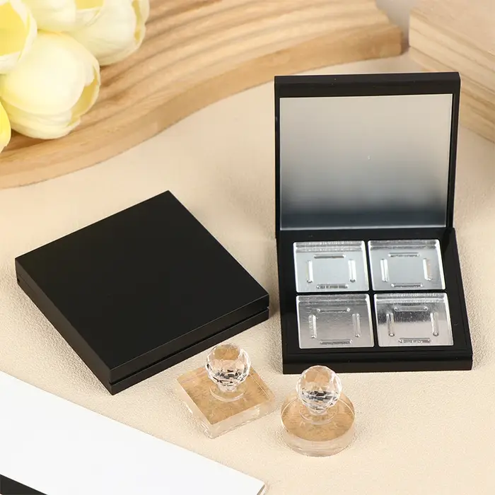Boîte de support de Palette de cosmétiques magnétique vide à 4 grilles