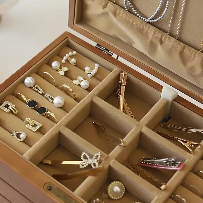 Boîte de présentation de bijoux en bois massif