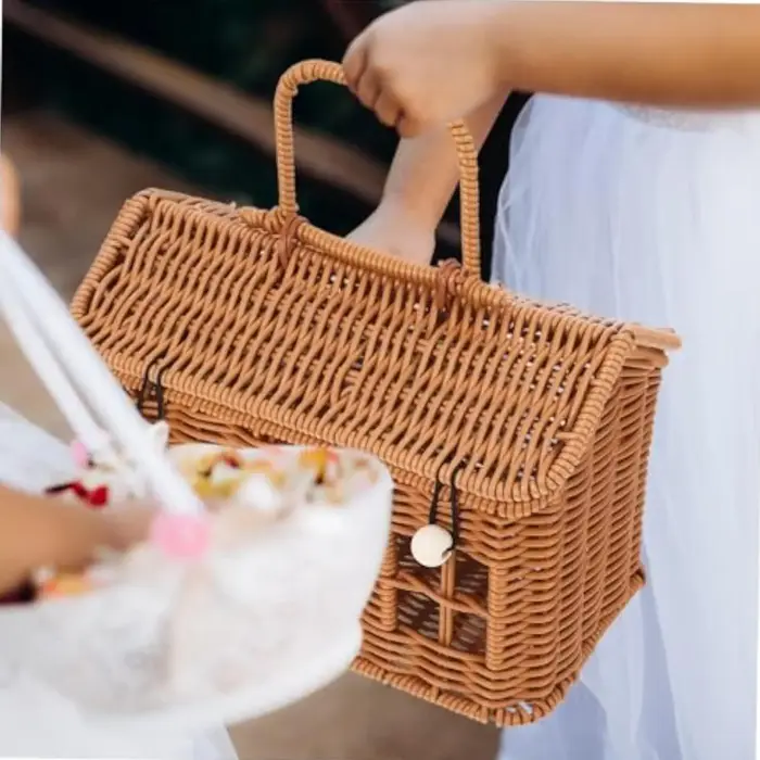 Panier en rotin en forme de maison avec couvercle