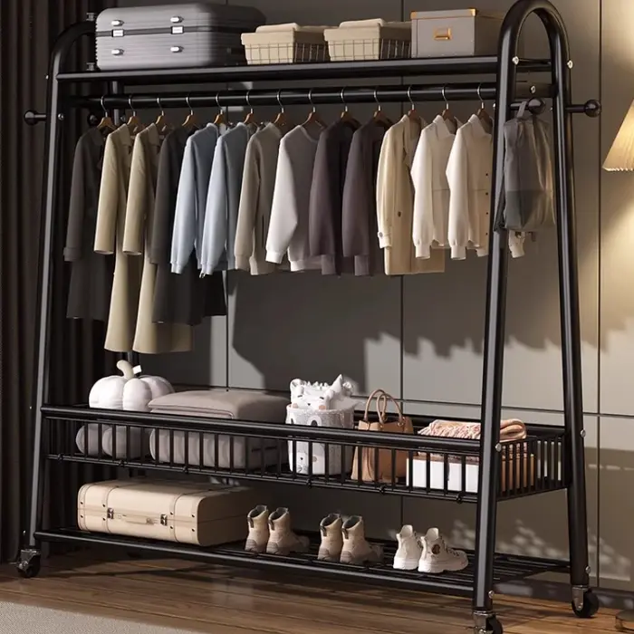 Porte-vêtements sur pied