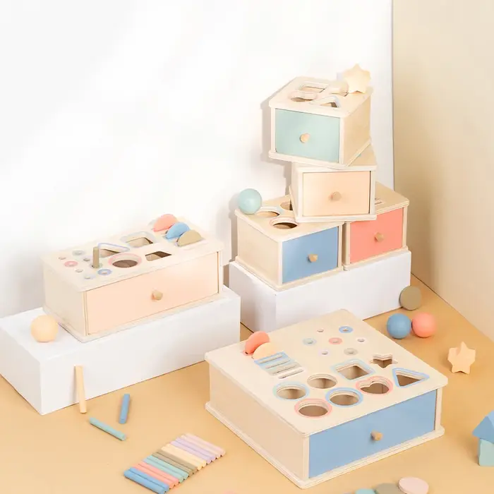 Boîte permanente d'objets Montessori