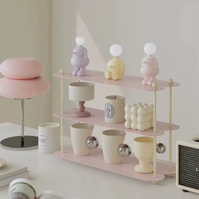 Étagère de bureau rose pour parfums