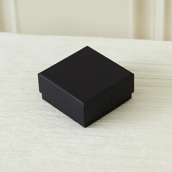 Paquet de 32 boîtes à bijoux en papier kraft noir 7x7x2,5 cm pour bagues et colliers