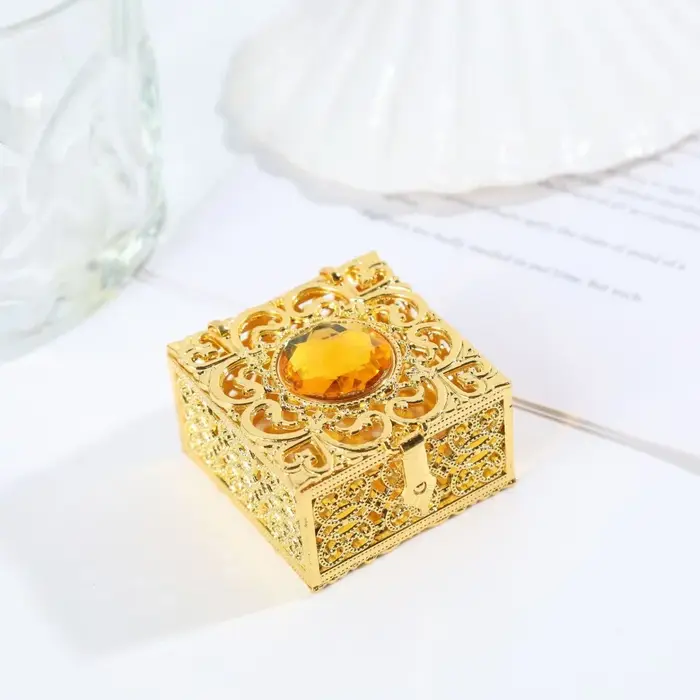 Coffret à bijoux exquis, artisanat métallique ajouré floral, style médiéval classique, coffre à bijo